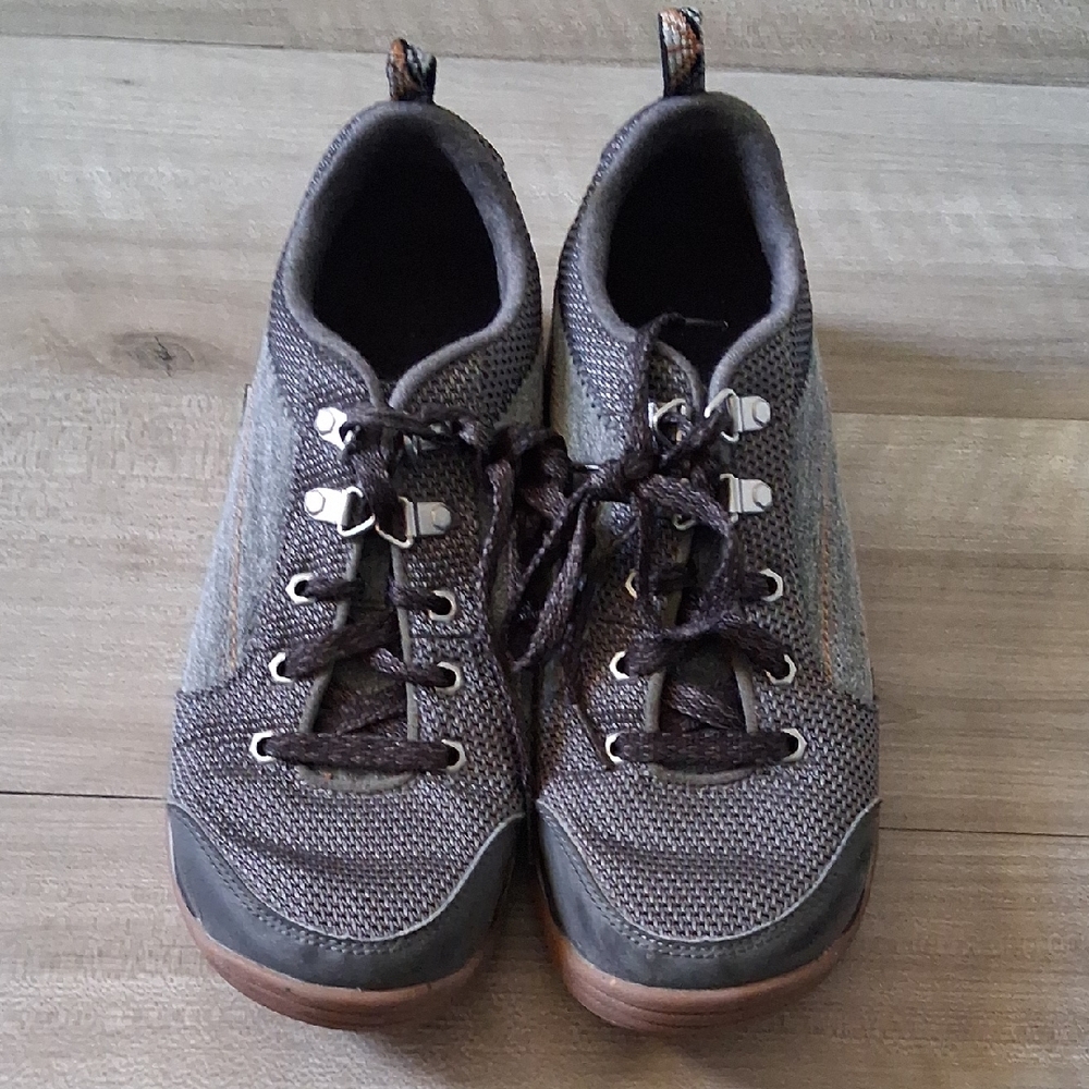 Like New Chaco Kanarra Woman's Shoes Size 8.5